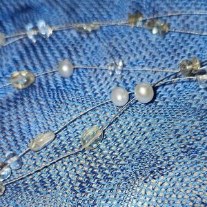 Elegant Pearl and Crystal Necklace